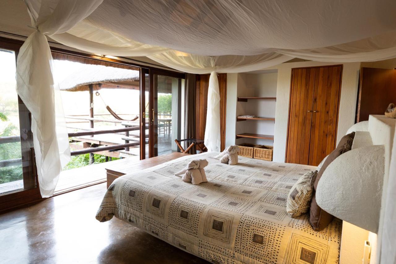 Nyati Safari Lodge *