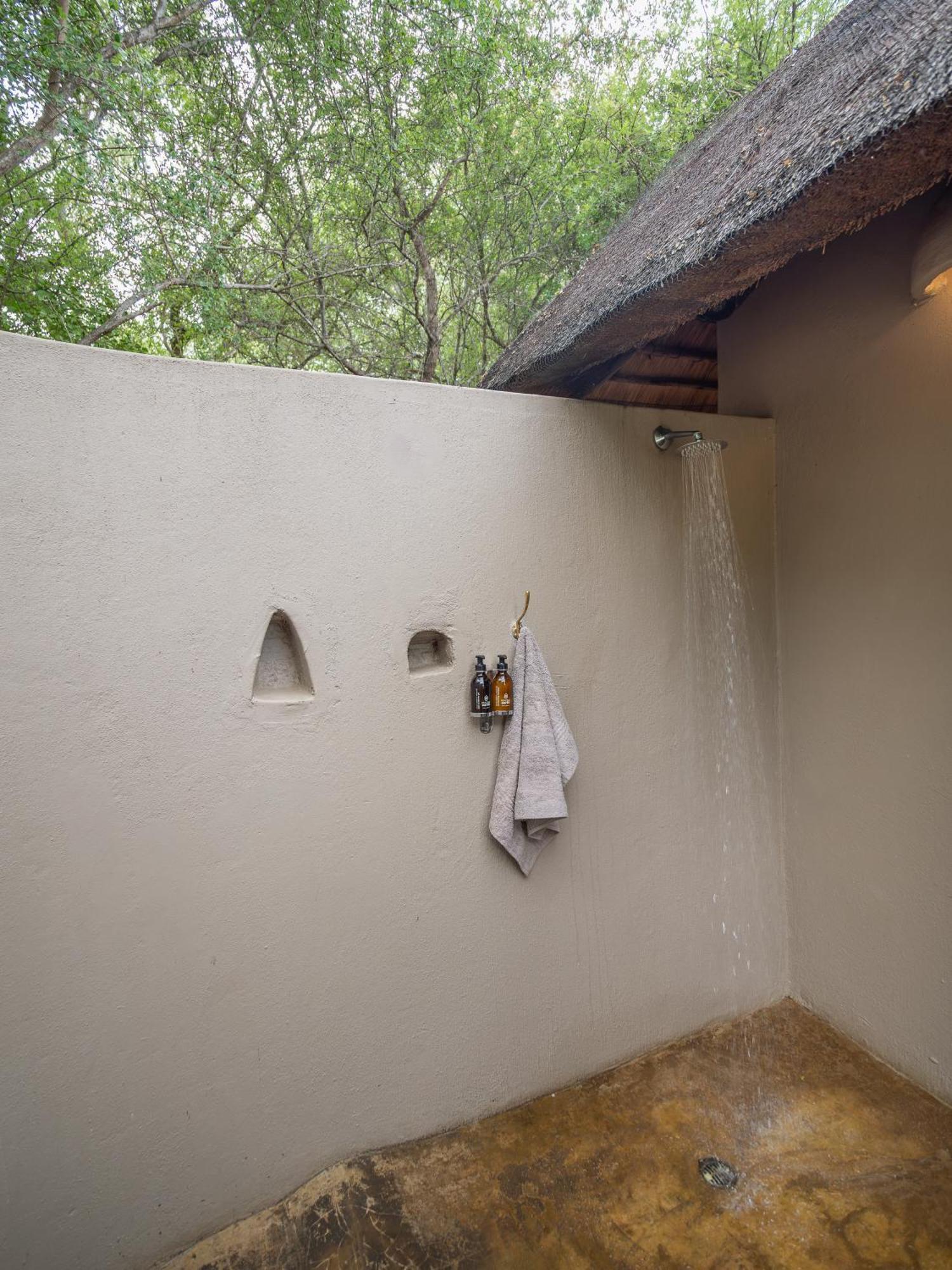 Nyati Safari Lodge